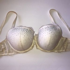 Victoria's Secret Intimates & Sleepwear - VS Victoria’s Secret off white lace embellish bra Victoria's Secret Intimates & Sleepwear - VS Victoria’s Secret off white lace embellish bra